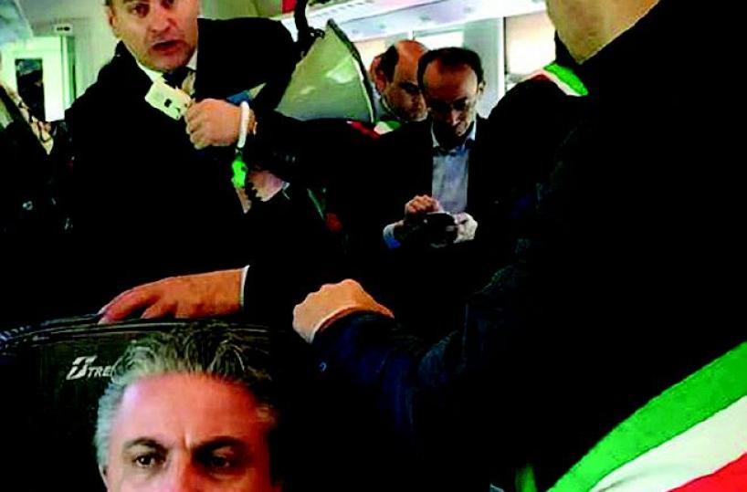 Sindaci in treno verso Roma «Vogliamo nuovi convogli» Ma Trenitalia non li riceve