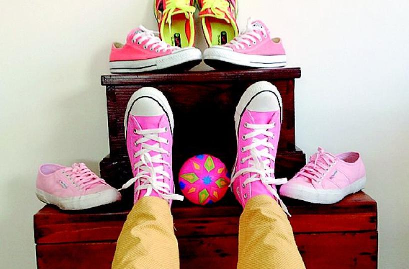 Basta col nero, il futuro  corre con i piedi rosa