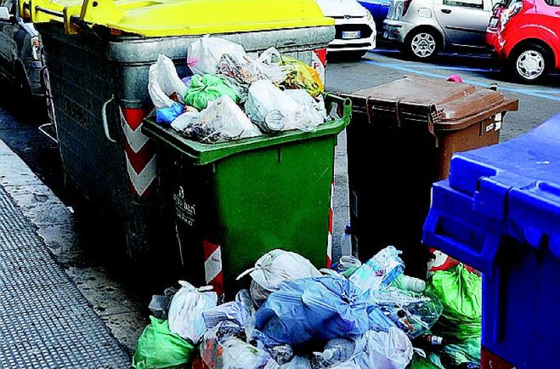 emergenza igiene Sciopero dei netturbini l'immondizia per strada