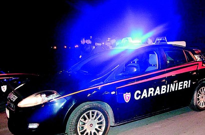Palpeggia una prostituta e finisce in manette