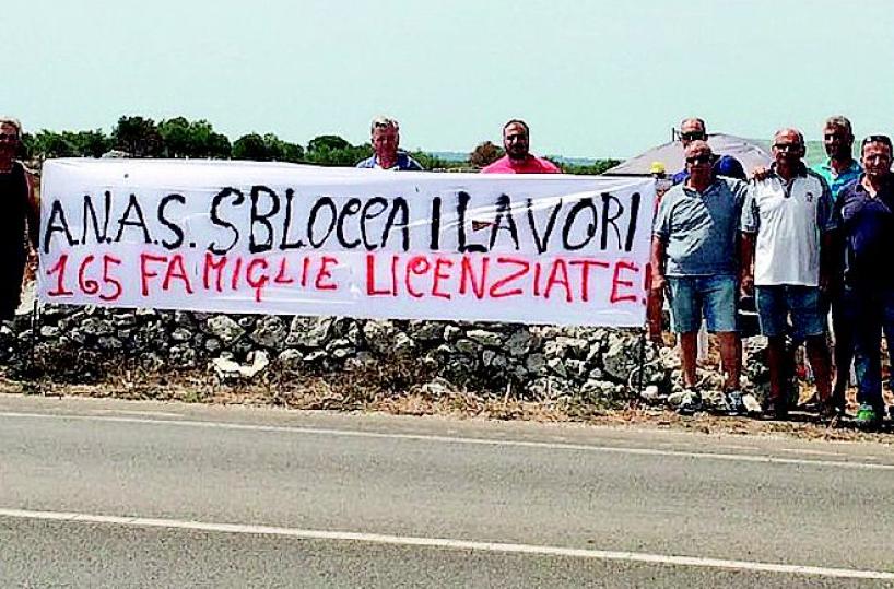 Statale 275, marcia su Roma dei 165 operai rimasti a casa