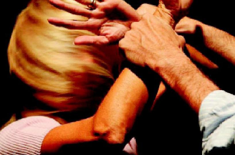 Barletta, «evade» da casa per picchiare l’ex moglie