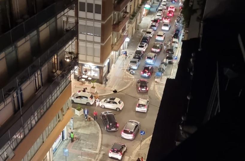 Bari, chiuso isolato per lavori: il centro è impraticabile, traffico in tilt
