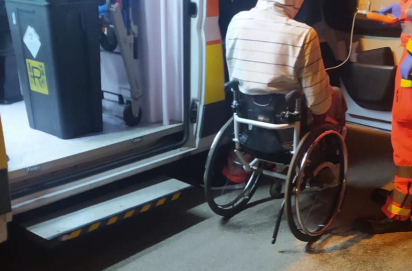 Copertino, disabile in carrozzina sbalzato per strada: colpa di una buca