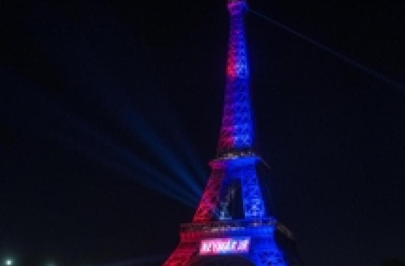 Torre Eiffel in rossoblu per l'arrivo di Neymar al PSG