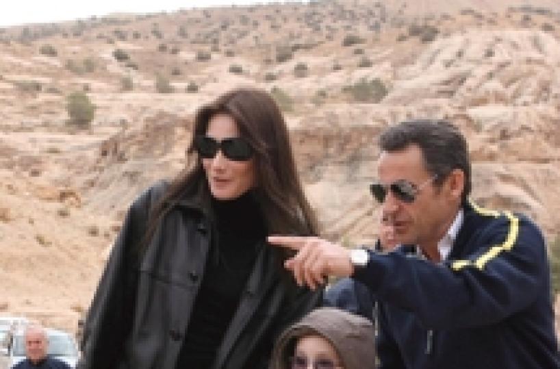Figlio Carla Bruni schierato con Frexit