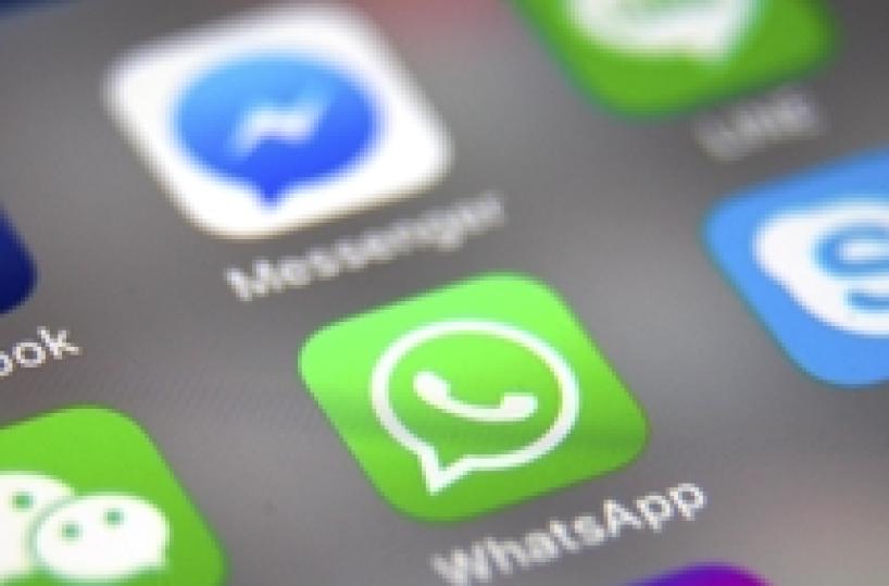 A 13 anni nuda nella chat di classe