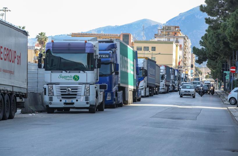 Basta sussidi, ora via ad oneri e accise
