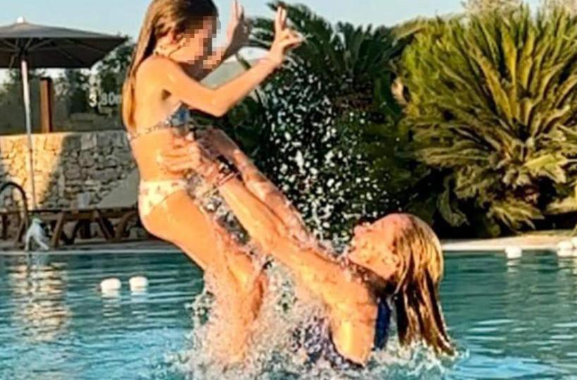 Ceglie Messapica, via vai di curiosi davanti alla masseria della premier Meloni