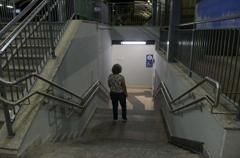 Stuprata nel Milanese, la ragazza ha lottato per un'ora