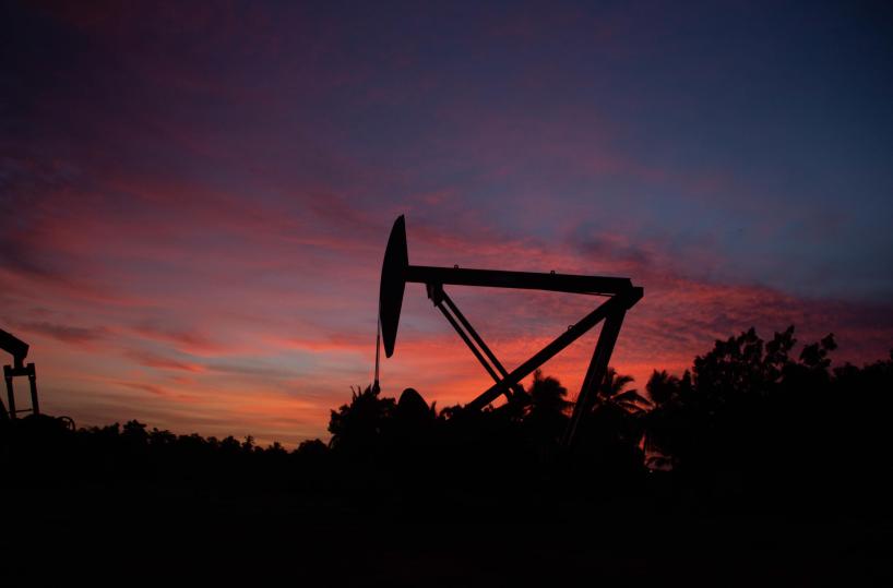 Il petrolio è in calo, Wti perde lo 0,34% a 65,37 dollari