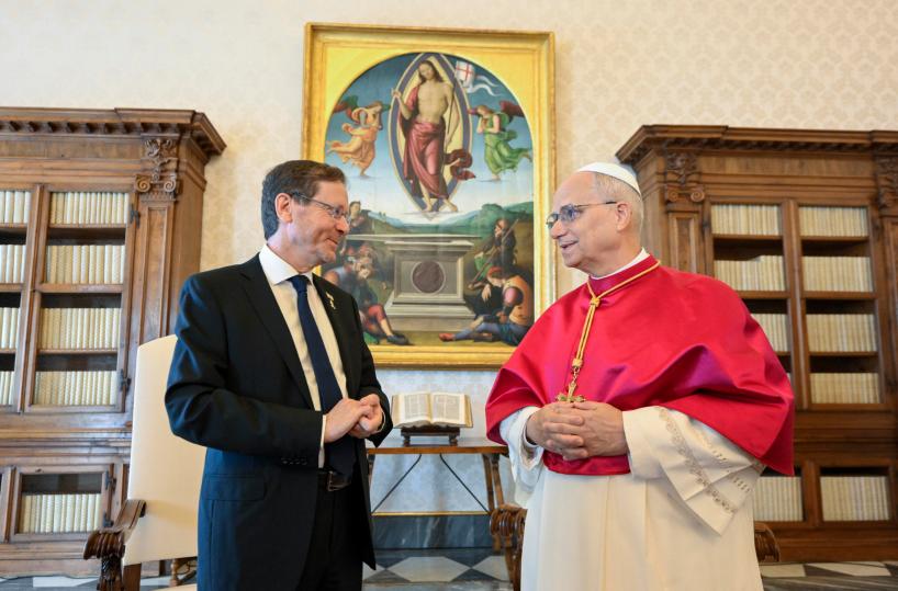 Herzog dal Papa, garantiamo la sicurezza dei cristiani