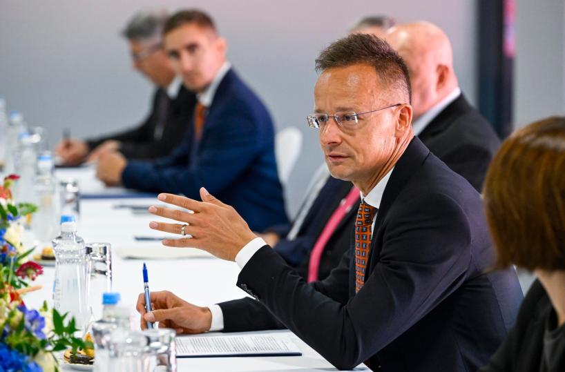 Budapest, altri Paesi Ue comprano petrolio russo in segreto