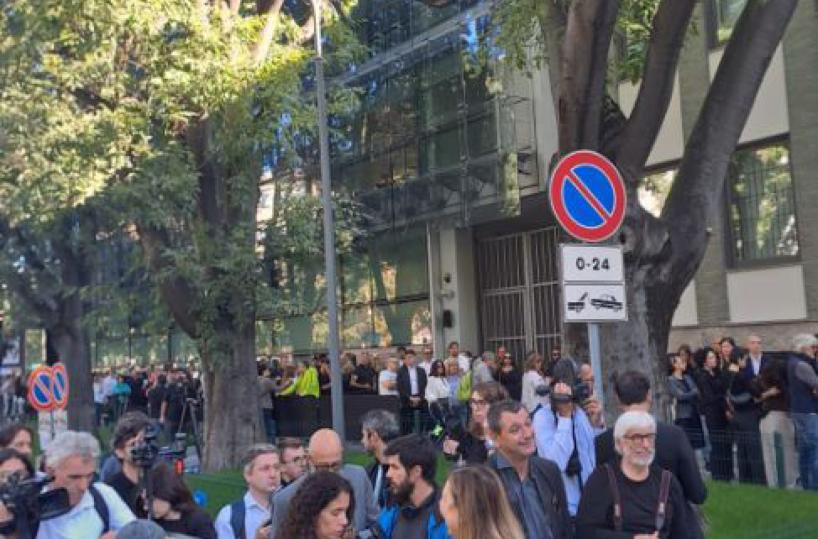 Armani, in centinaia in fila dalle 7 per l'ultimo saluto
