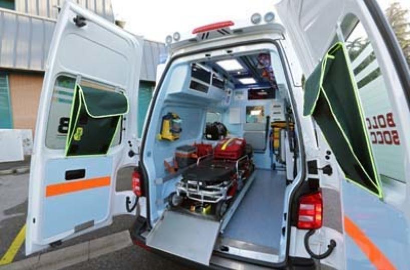 Schiacciato da un macchinario, muore operaio in centro Roma