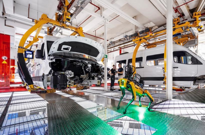 Sale a luglio la produzione industriale, +0,4% su mese