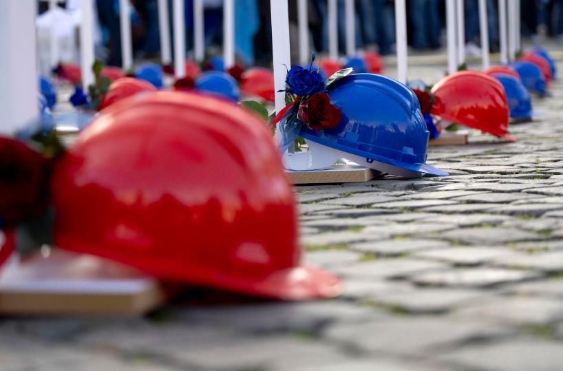 Cade dal ponteggio, operaio 55enne muore nell'Aquilano