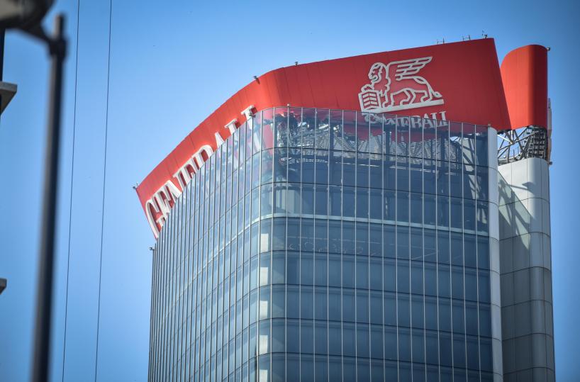 Insegna Generali pericolante, 10 indagati per crollo colposo