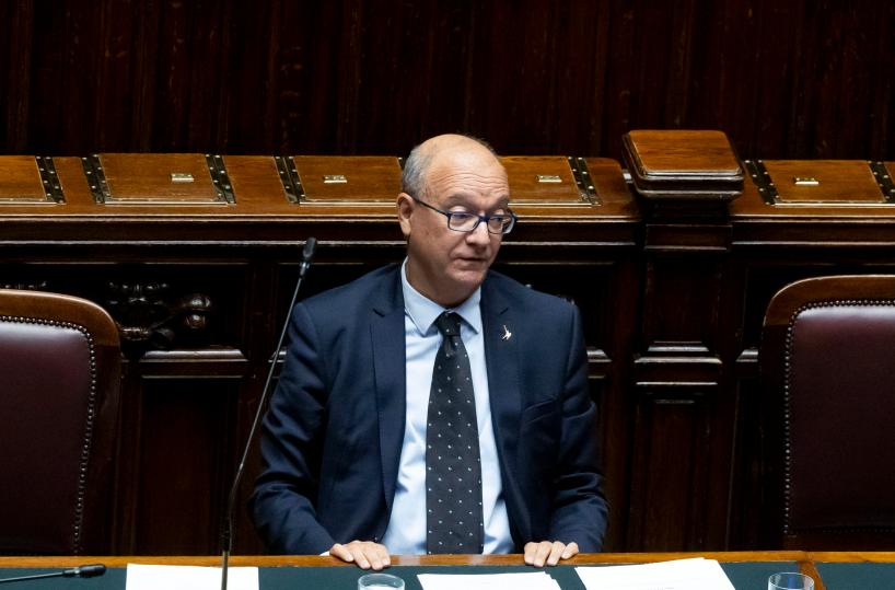 Valditara telefona al padre del quindicenne suicida