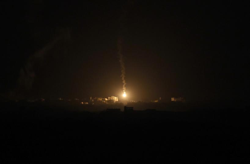 Potenti attacchi su Gaza city, '37 raid in 20 minuti'