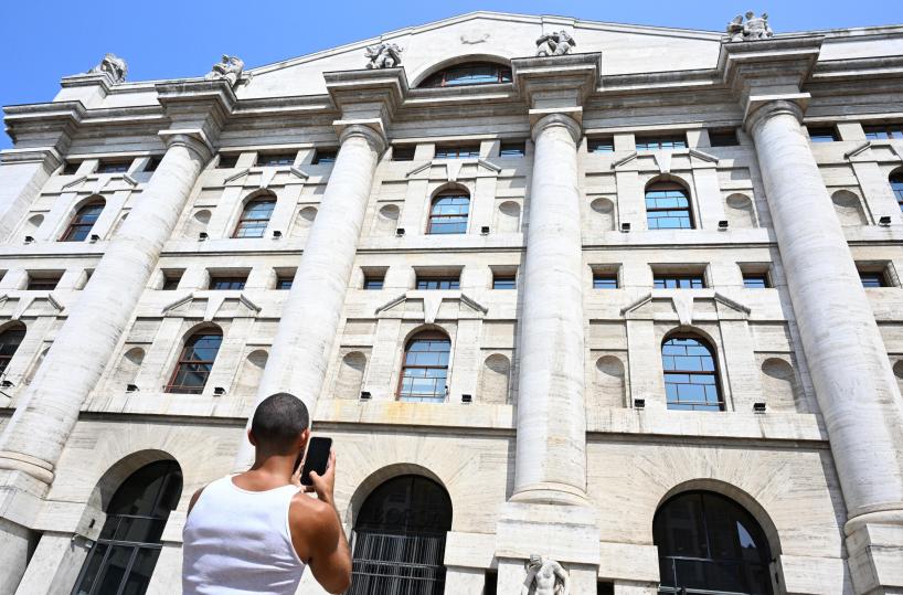 In Borsa rally moda con Cina e Kering, per Armani faro su Lvmh