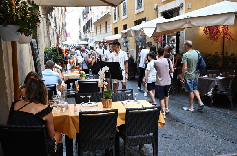 Dehors liberi fino a metà 2027, un anno in più per il riordino