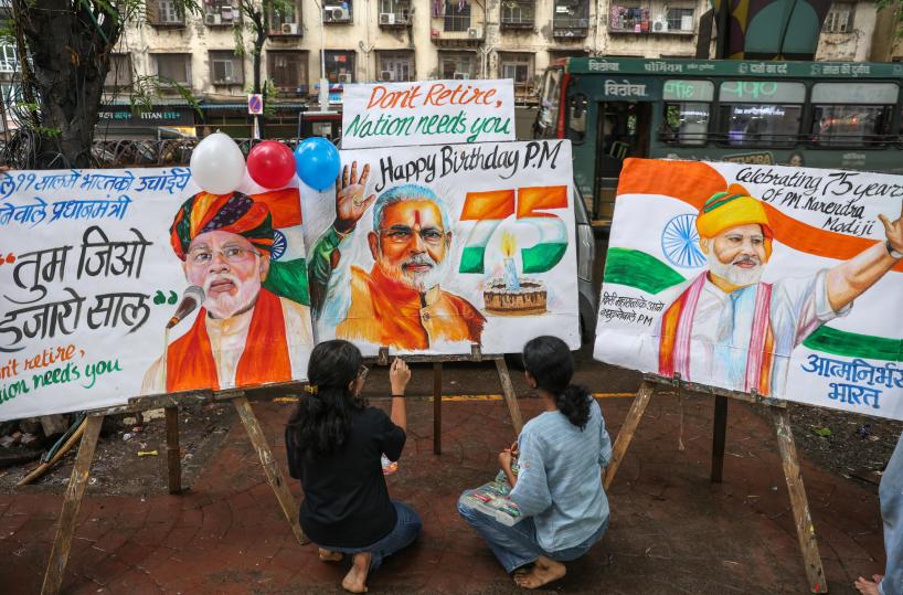 India celebra compleanno Modi. Gli auguri di Putin e Dalai Lama