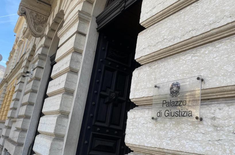 Violenza su alunna 11enne, chiesto il processo per un prete