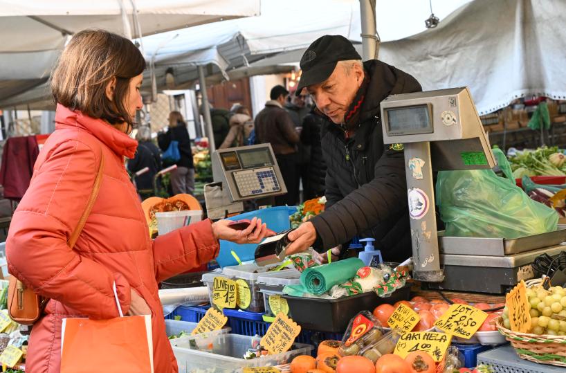 Confesercenti-Cer, -2,4 miliardi di consumi nel 2025