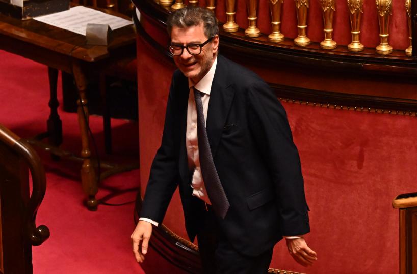 Giorgetti a Eurogruppo solleva il tema dell'euro forte