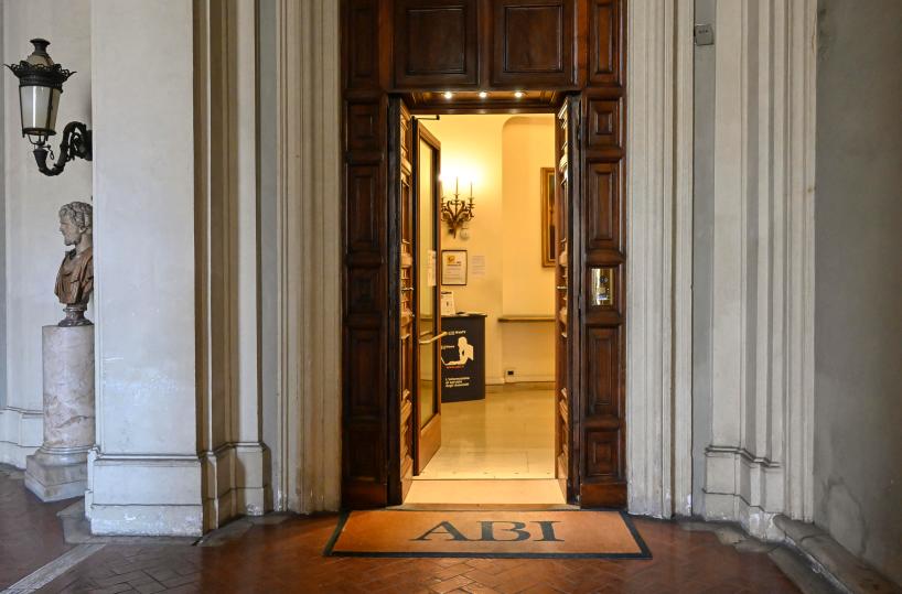 Abi, salgono investimenti delle banche per sicurezza filiali