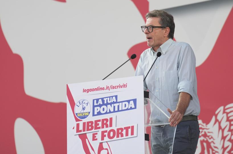 Giorgetti, 'contributo dalle banche assolutamente doveroso'