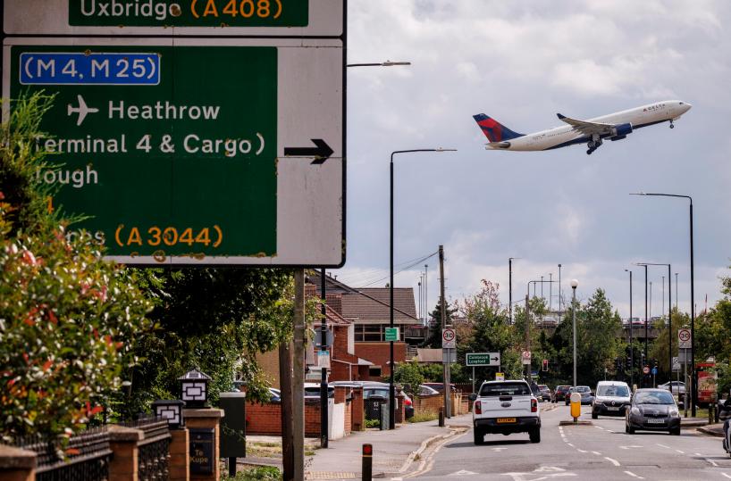 Cyberattacchi ad aeroporti europei, un uomo arrestato in Gb