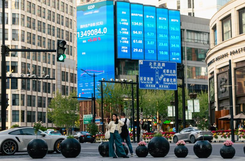 Borsa: Shanghai apre a -0,45%, Shenzhen a -0,55%