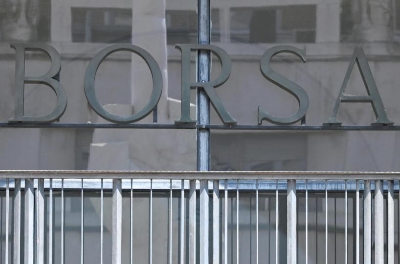 Borsa: Milano chiude debole (-0,43%), scivolone di Cucinelli