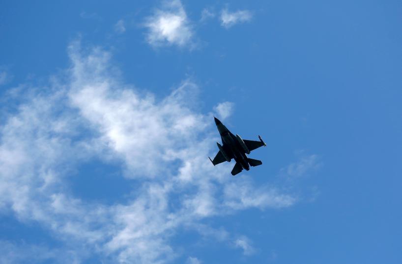 Usa intercettano aereo russo vicino Alaska, inviano F-16