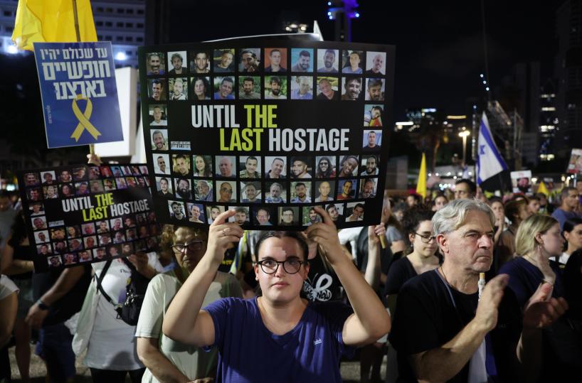 Migliaia di israeliani in piazza a Tel Aviv per la pace a Gaza