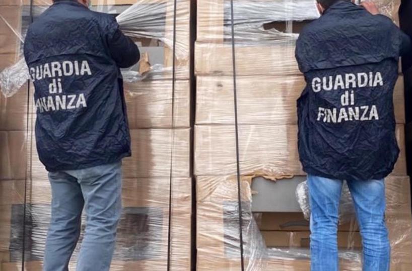In un bunker la più grande fabbrica clandestina di sigarette