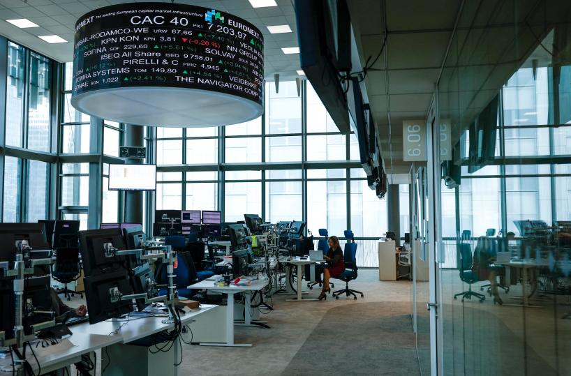 Borsa: Milano termina positiva, +0,4%