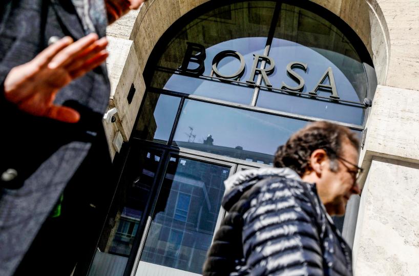 Borsa: Milano in rialzo, corre Azimut, scivola Mediobanca