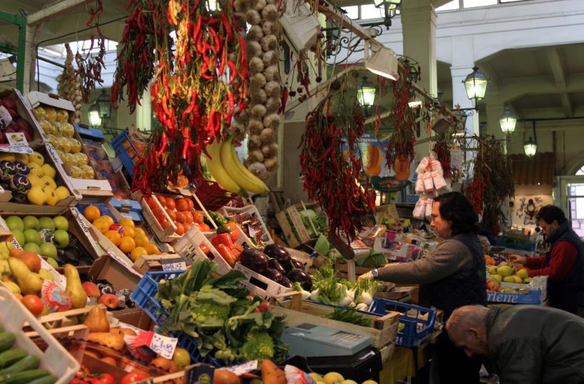 Rallenta il potere d'acquisto, sale risparmio delle famiglie