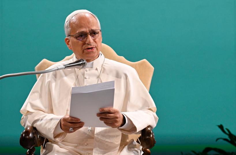 Il Papa firma il suo primo documento, 'Dilexi te'