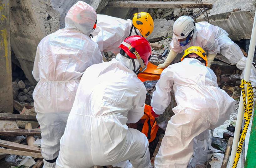 Crollo scuola in Indonesia, il bilancio è di 37 vittime