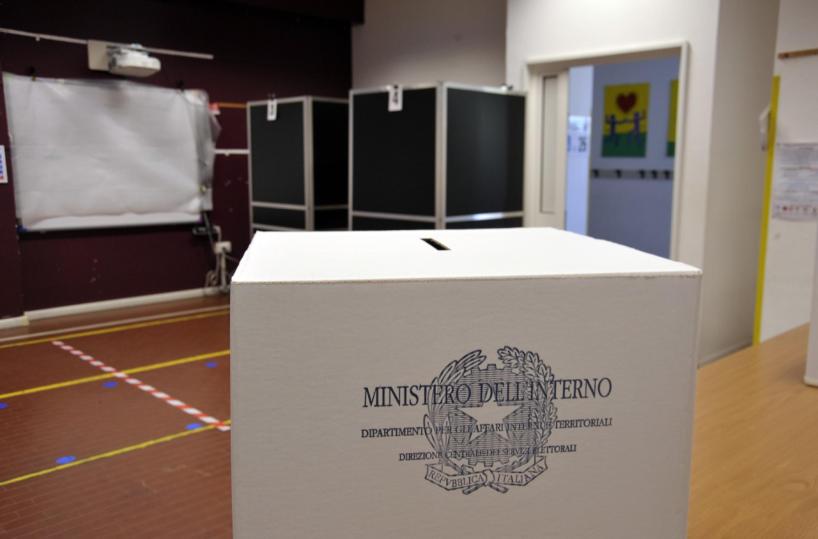 Urne aperte in Calabria per elezioni regionali