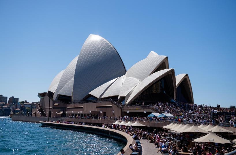 Uomo armato apre il fuoco in strada a Sydney, 20 feriti