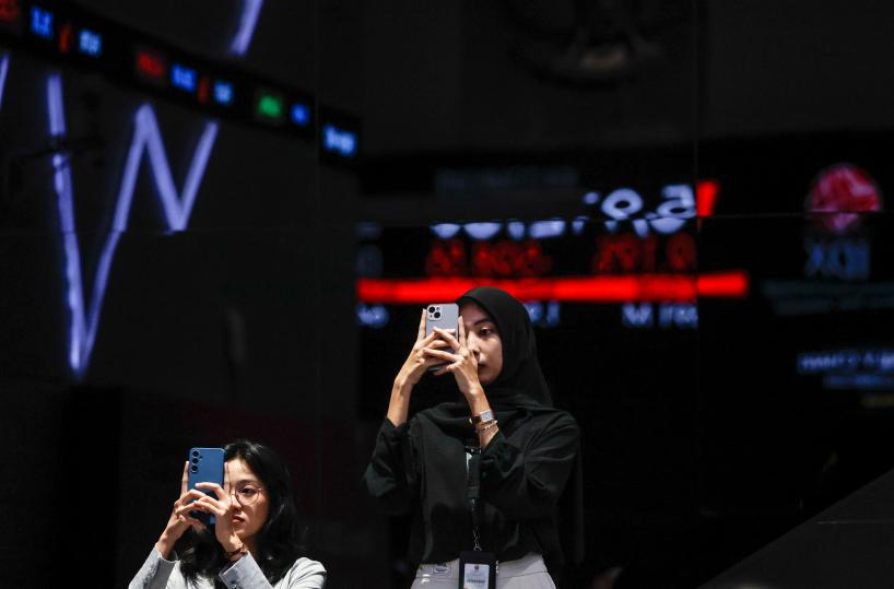 Borsa: l'Asia tira il fiato con Wall Street, oro senza freni