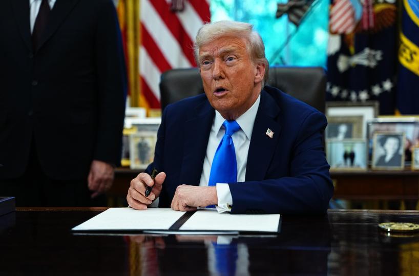 Trump, 'Cina ostile, valuto un massiccio aumento dei dazi'