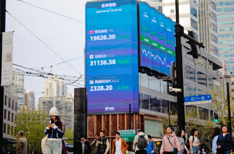 Borsa: Shanghai apre a -0,47%, Shenzhen a -0,51%