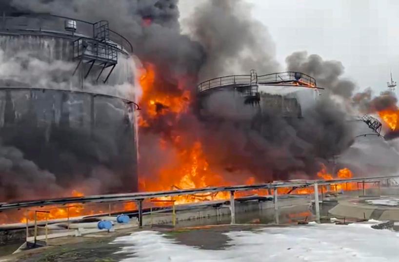 Kiev, 'colpita un'altra raffineria russa a 1.400 km di distanza'
