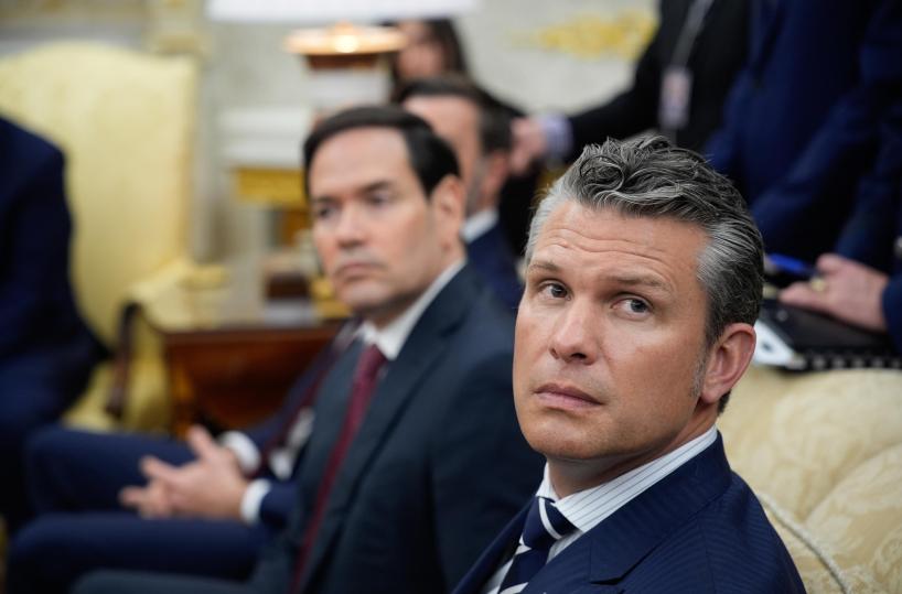 Bufera su Hegseth per base del Qatar in Usa, Maga insorgono